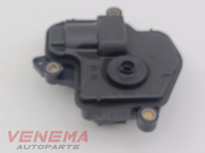 Gebruikte Waterpomp Skoda Kamiq 1.5 TSI 16V Prijs € 49,99 Margeregeling aangeboden door Venema Autoparts