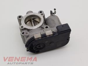 Gebruikte Gasklephuis Mercedes A (177.0) 1.3 A-160 Turbo 16V Prijs € 19,99 Margeregeling aangeboden door Venema Autoparts