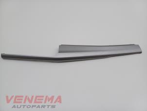 Gebruikte Dashboard sierlijst Volkswagen Golf VIII Variant (GC5) 2.0 TDI BlueMotion 16V Prijs € 34,99 Margeregeling aangeboden door Venema Autoparts