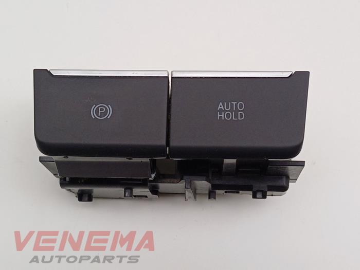 Gebruikte Handrem schakelaar Volkswagen Golf VIII Variant (GC5) 2.0 TDI BlueMotion 16V Prijs € 24,99 Margeregeling aangeboden door Venema Autoparts