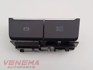 Gebruikte Schakelaar handrem Volkswagen Golf VIII Variant (GC5) 2.0 TDI BlueMotion 16V Prijs € 24,99 Margeregeling aangeboden door Venema Autoparts