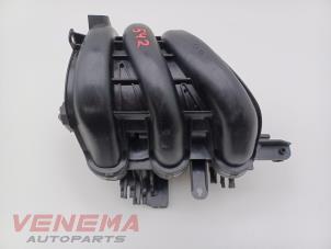 Gebruikte Inlaatspruitstuk Peugeot 108 1.0 12V Prijs € 34,99 Margeregeling aangeboden door Venema Autoparts