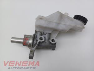 Gebruikte Hoofdremcilinder Peugeot 108 1.0 12V Prijs € 19,99 Margeregeling aangeboden door Venema Autoparts