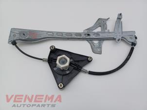 Gebruikte Ruitmechaniek 4Deurs links-voor Peugeot 108 1.0 12V Prijs € 59,99 Margeregeling aangeboden door Venema Autoparts