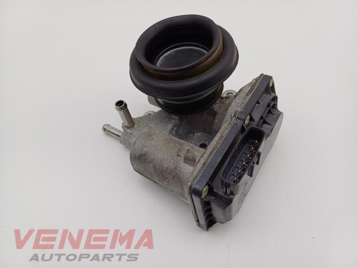 Gasklephuis van een Peugeot 108 1.0 12V 2017