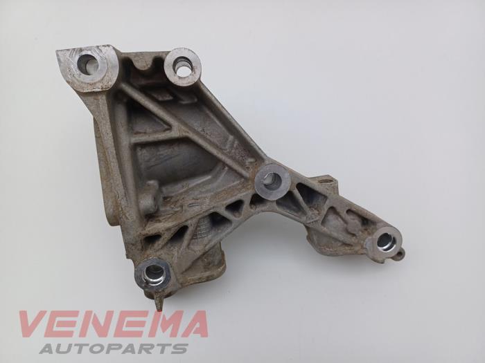 Gebruikte Motorrubber Mercedes A (177.0) 1.3 A-180 Turbo 16V Prijs € 19,99 Margeregeling aangeboden door Venema Autoparts