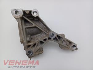 Gebruikte Motorsteun Mercedes A (177.0) 1.3 A-180 Turbo 16V Prijs € 19,99 Margeregeling aangeboden door Venema Autoparts