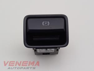 Gebruikte Handrem schakelaar Mercedes A (W176) 2.0 A-250 Turbo 16V Prijs € 9,99 Margeregeling aangeboden door Venema Autoparts