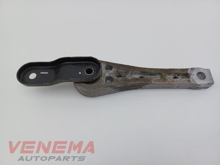 Gebruikte Versnellingsbak Steun Volkswagen Beetle (16AB) 1.6 TDI 16V Prijs € 9,99 Margeregeling aangeboden door Venema Autoparts