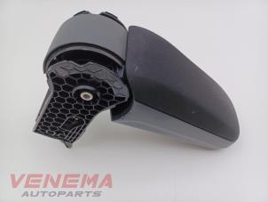Gebruikte Armsteun Skoda Fabia III Combi (NJ5) 1.0 TSI 12V Prijs € 74,99 Margeregeling aangeboden door Venema Autoparts