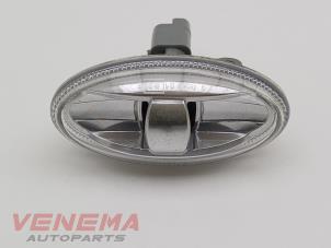 Gebruikte Richtingaanwijzer rechts Peugeot 108 1.0 12V VVT-i Prijs € 9,99 Margeregeling aangeboden door Venema Autoparts