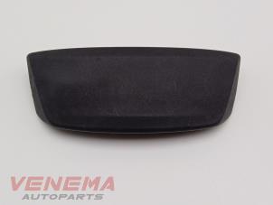 Gebruikte Achterklep Handgreep Peugeot 108 1.0 12V VVT-i Prijs € 9,99 Margeregeling aangeboden door Venema Autoparts