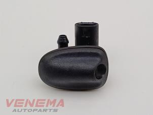 Gebruikte Ruitensproeier voor Mini Mini (F56) 1.5 12V Cooper Prijs € 14,99 Margeregeling aangeboden door Venema Autoparts