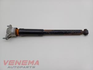Gebruikte Schokdemper rechts-achter Mercedes A (W176) 2.0 A-250 Turbo 16V Prijs € 39,99 Margeregeling aangeboden door Venema Autoparts