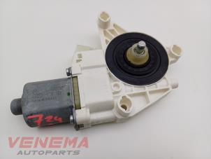 Gebruikte Motor electrisch raam Mercedes ML III (166) 3.0 ML-350 BlueTEC V6 24V 4-Matic Prijs € 19,99 Margeregeling aangeboden door Venema Autoparts