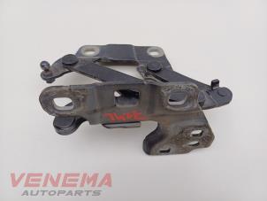 Gebruikte Motorkap Scharnier Mercedes ML III (166) 3.0 ML-350 BlueTEC V6 24V 4-Matic Prijs € 49,99 Margeregeling aangeboden door Venema Autoparts