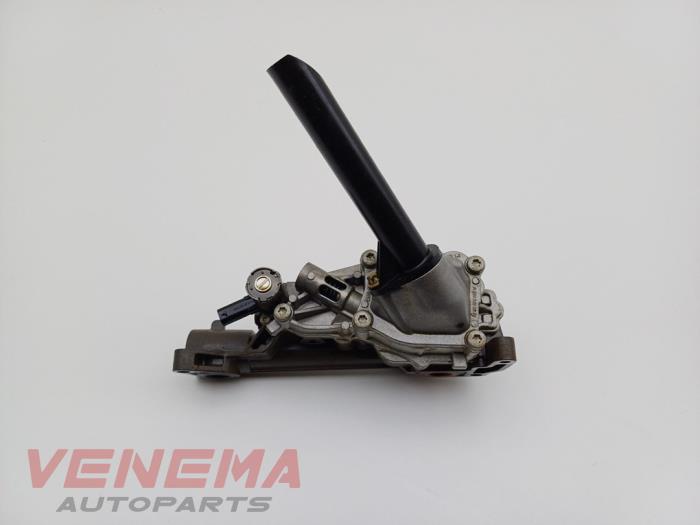 Gebruikte Oliepomp Mercedes A (W176) 2.0 A-250 Turbo 16V Prijs € 84,99 Margeregeling aangeboden door Venema Autoparts