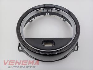 Gebruikte Dashboard deel Mini Mini (F56) 1.5 12V Cooper Prijs € 124,99 Margeregeling aangeboden door Venema Autoparts