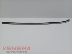 Gebruikte Sierstrip Mini Mini (F56) 1.5 12V Cooper Prijs € 29,99 Margeregeling aangeboden door Venema Autoparts