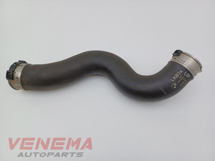 Gebruikte Intercooler Slang BMW 1 serie (F20) 118i 1.5 TwinPower 12V Van Prijs € 29,99 Margeregeling aangeboden door Venema Autoparts