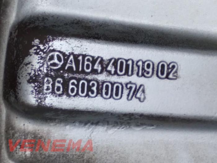 Velgen set + banden van een Mercedes-Benz ML III (166) 3.0 ML-350 BlueTEC V6 24V 4-Matic 2015