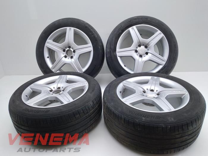 Velgen set + banden van een Mercedes-Benz ML III (166) 3.0 ML-350 BlueTEC V6 24V 4-Matic 2015