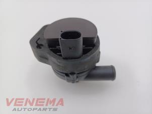 Gebruikte Waterpomp Mercedes ML III (166) 3.0 ML-350 BlueTEC V6 24V 4-Matic Prijs € 59,99 Margeregeling aangeboden door Venema Autoparts