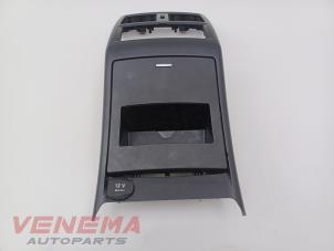 Gebruikte Opbergvak Mercedes ML III (166) 3.0 ML-350 BlueTEC V6 24V 4-Matic Prijs € 49,99 Margeregeling aangeboden door Venema Autoparts