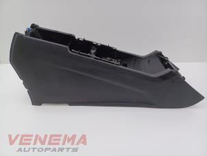 Gebruikte Middenconsoles Mercedes ML III (166) 3.0 ML-350 BlueTEC V6 24V 4-Matic Prijs € 149,99 Margeregeling aangeboden door Venema Autoparts