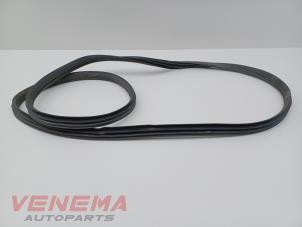 Gebruikte Deurrubber 4Deurs links-voor Mercedes ML III (166) 3.0 ML-350 BlueTEC V6 24V 4-Matic Prijs € 19,99 Margeregeling aangeboden door Venema Autoparts