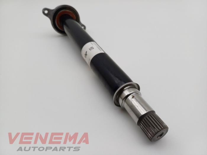 Cardanas van een Mercedes-Benz A (177.0) 1.3 A-180 Turbo 16V 2021
