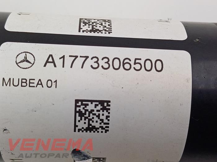 Cardanas van een Mercedes-Benz A (177.0) 1.3 A-180 Turbo 16V 2021