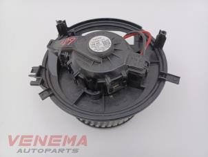 Gebruikte Chaufage Ventilatiemotor Volkswagen Golf VIII Variant (GC5) 2.0 TDI BlueMotion 16V Prijs € 44,99 Margeregeling aangeboden door Venema Autoparts