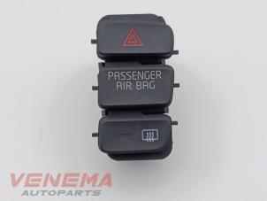 Gebruikte Alarmlicht Schakelaar Volkswagen Up! (121) 1.0 12V 60 Prijs € 9,99 Margeregeling aangeboden door Venema Autoparts