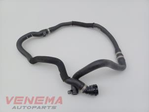 Gebruikte Radiateurslang Mini Mini (F56) 1.5 12V Cooper Prijs € 54,99 Margeregeling aangeboden door Venema Autoparts