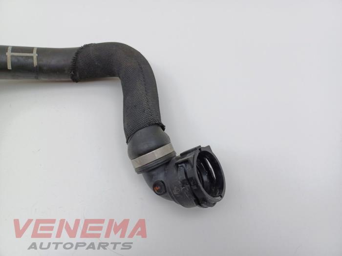 Radiateurslang van een MINI Mini (F56) 1.5 12V Cooper 2023