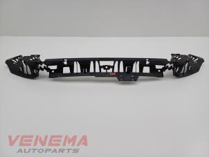 Gebruikte Bumpersteun midden-achter BMW 1 serie (F20) 116i 1.6 16V Prijs € 34,99 Margeregeling aangeboden door Venema Autoparts