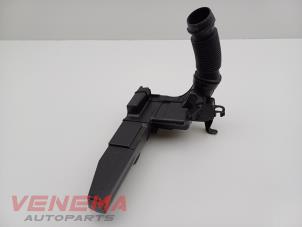 Gebruikte Luchtfilterhuis Peugeot 208 I (CA/CC/CK/CL) 1.4 16V Prijs € 29,99 Margeregeling aangeboden door Venema Autoparts