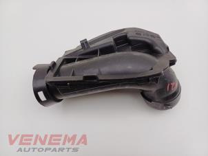 Gebruikte Luchtfilterhuis Peugeot 208 I (CA/CC/CK/CL) 1.4 16V Prijs € 14,99 Margeregeling aangeboden door Venema Autoparts