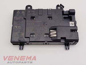 Gebruikte Wireless charger Mercedes GLA (H247) 1.3 200 Turbo 16V Prijs € 99,99 Margeregeling aangeboden door Venema Autoparts