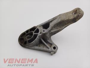 Gebruikte Versnellingsbak Steun Mini Coupe (R58) 1.6 16V Cooper Prijs € 14,99 Margeregeling aangeboden door Venema Autoparts