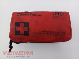 Gebruikte EHBO kit Audi A3 Sportback (8VA/8VF) 1.6 TDI 16V Prijs € 14,99 Margeregeling aangeboden door Venema Autoparts