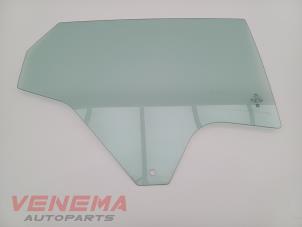 Gebruikte Deurruit 4Deurs rechts-achter Ford Fiesta 7 1.0 EcoBoost 12V Prijs € 29,99 Margeregeling aangeboden door Venema Autoparts