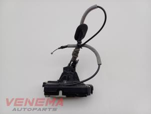 Gebruikte Deurslot Mechaniek 4Deurs links-achter Ford Fiesta 7 1.0 EcoBoost 12V Prijs € 29,99 Margeregeling aangeboden door Venema Autoparts