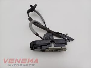 Gebruikte Deurslot Mechaniek 4Deurs rechts-achter Ford Fiesta 7 1.0 EcoBoost 12V Prijs € 19,99 Margeregeling aangeboden door Venema Autoparts