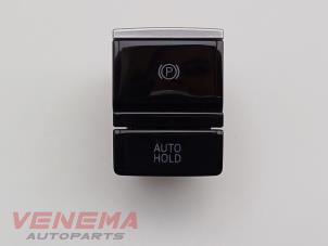 Gebruikte Handrem schakelaar Volkswagen Golf VIII (CD1) 1.0 eTSI 12V Prijs € 9,99 Margeregeling aangeboden door Venema Autoparts