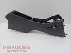 Gebruikte Middenconsoles Skoda Karoq 1.0 TSI 12V Prijs € 149,99 Margeregeling aangeboden door Venema Autoparts