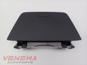 Gebruikte Dashboardkastje Skoda Karoq 1.0 TSI 12V Prijs € 49,99 Margeregeling aangeboden door Venema Autoparts