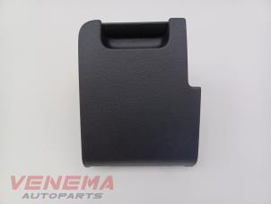 Gebruikte Opbergvak Skoda Karoq 1.0 TSI 12V Prijs € 14,99 Margeregeling aangeboden door Venema Autoparts