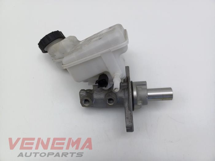 Gebruikte Hoofdremcilinder Ford Fiesta 7 1.0 EcoBoost 12V Prijs € 24,99 Margeregeling aangeboden door Venema Autoparts
